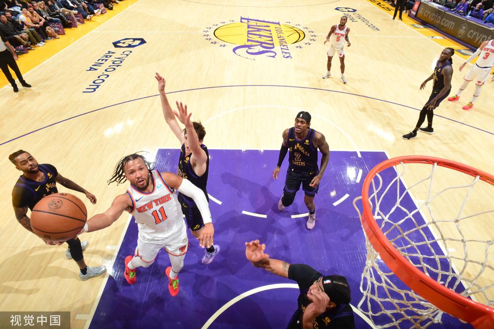 她打出了 她打出了